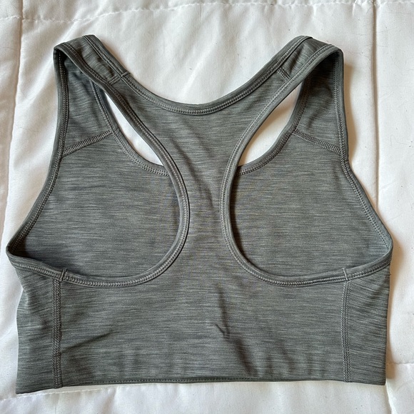 nike sports bra - Picture 2 of 2